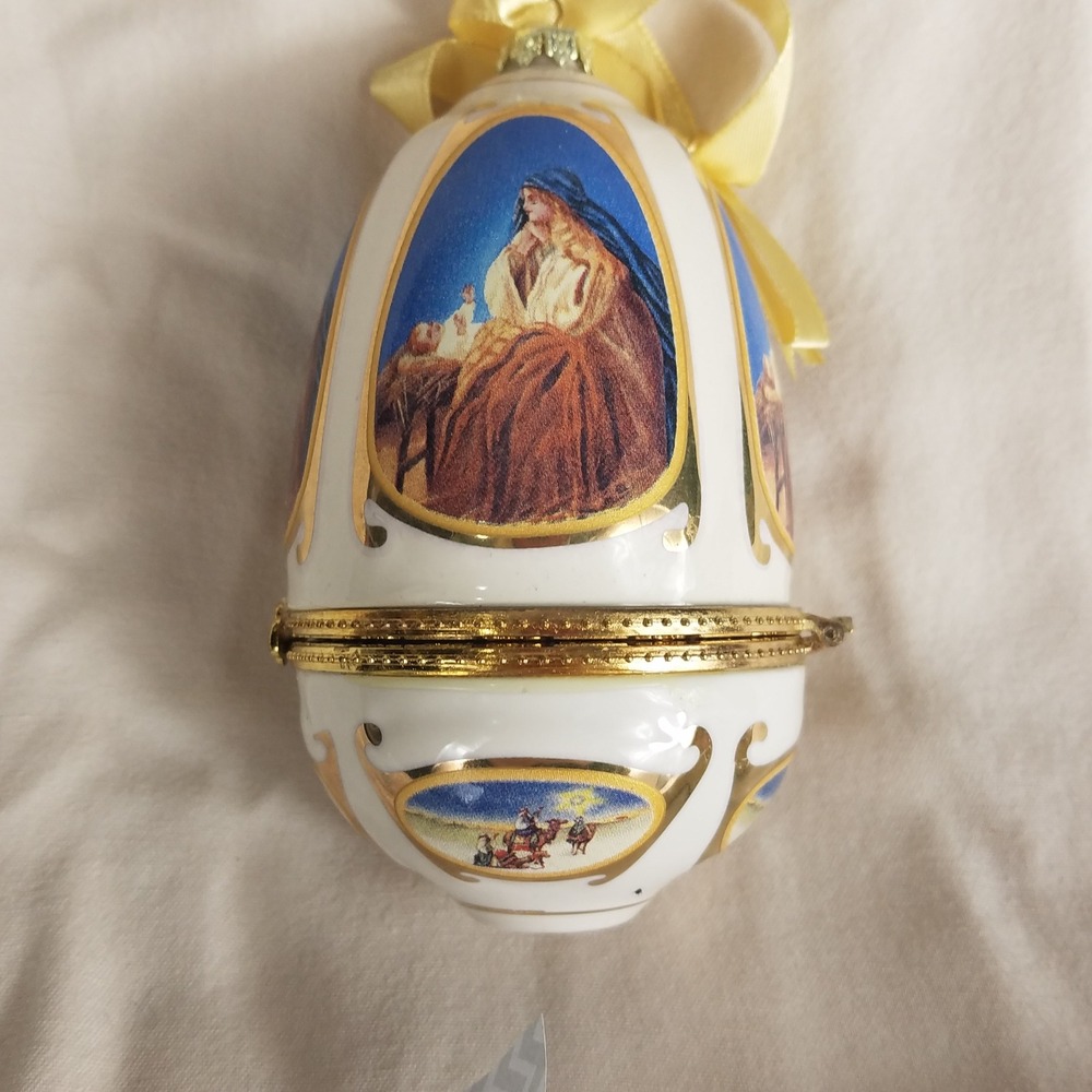 Valerie Parr Hill Musical Porcelain Egg Ornament White Gold Victorian Boxed